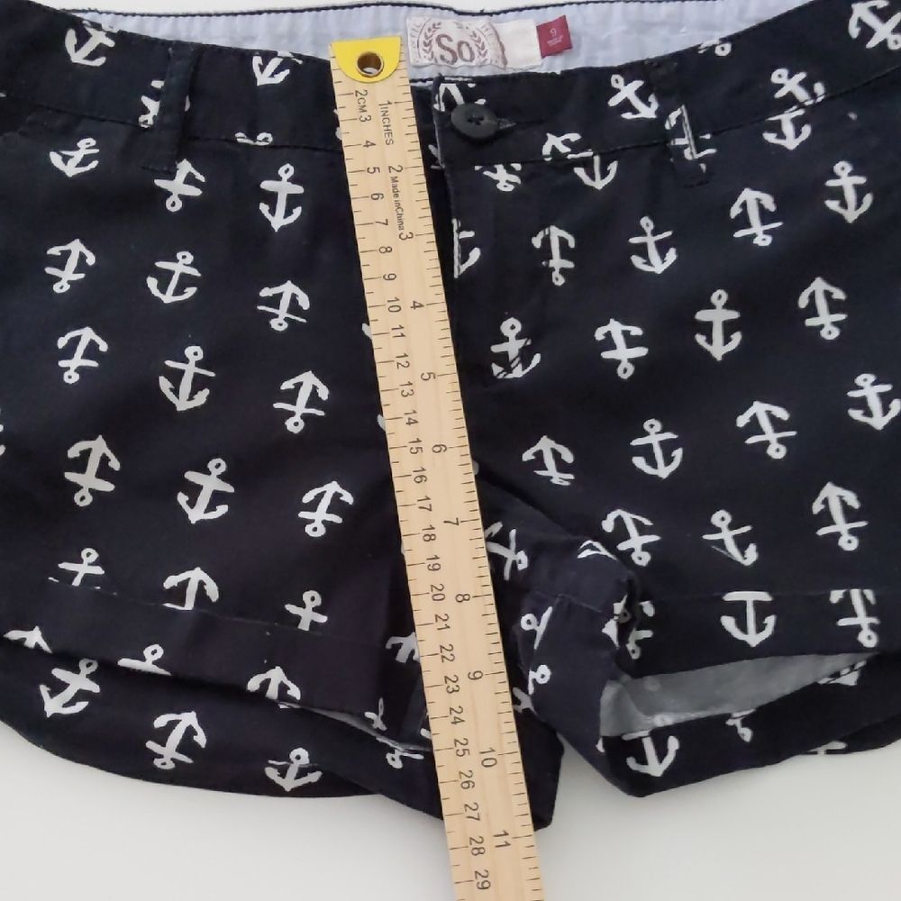 Junior's SO Black and White Anchor Summer Shorts Size 9 - Picture 3 of 5